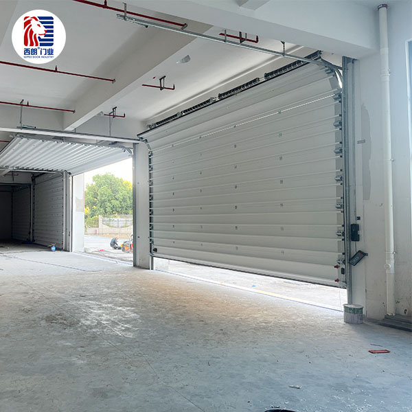 西朗品牌提升门，可开门中小门，提高进出效率，弥补卷帘门开关门慢的痛点