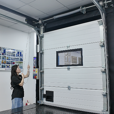 手动拉链提升门