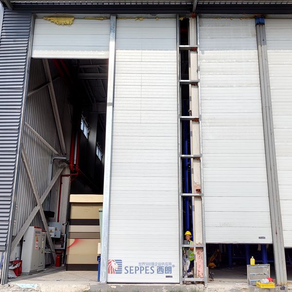 江苏馨源新材料科技安装西朗提升门