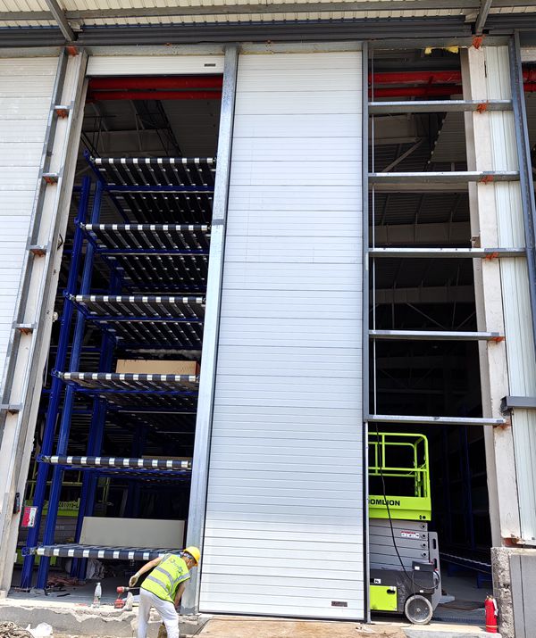 高架储存仓库提升门