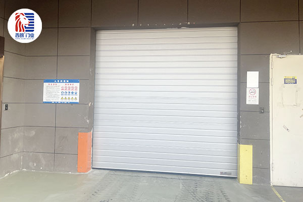 上好佳安装西朗品牌提升门产品